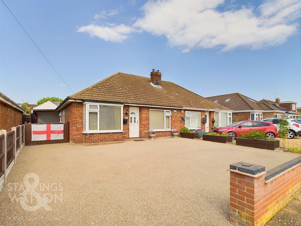 Falcon Road West, Sprowston, Norwich 3 bed semidetached bungalow for