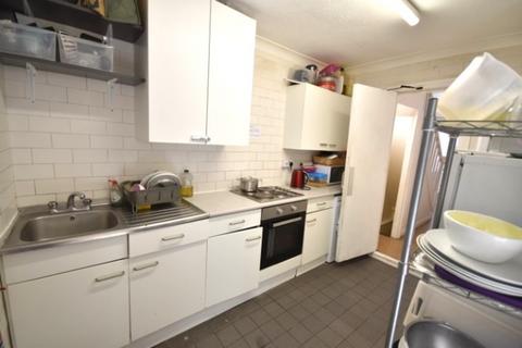 Studio to rent, Maryland Road, London