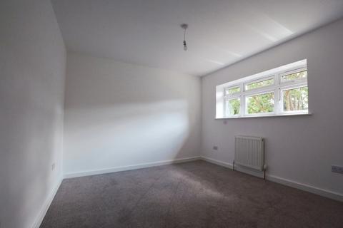 3 bedroom end of terrace house to rent, Hercies Road