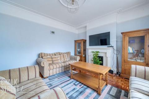 62 Mawney Road, Romford, RM7 7HT