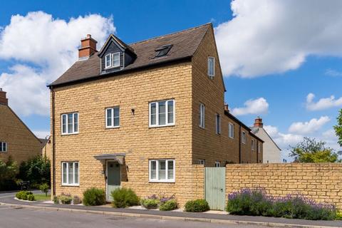 4 bedroom end of terrace house for sale, Collyberry Road, Cheltenham GL52