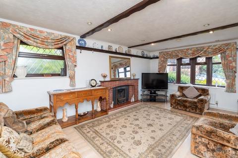 11 Wellington Close, Kingswinford, DY6 8JG