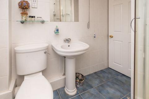 11 Wellington Close, Kingswinford, DY6 8JG