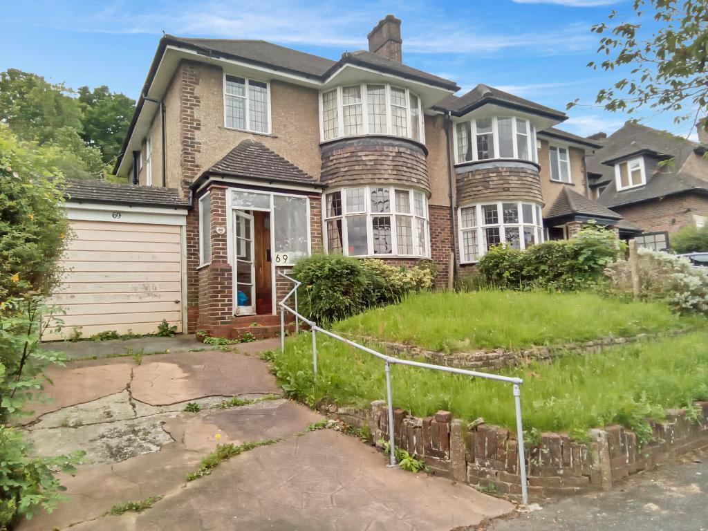 Norfolk Avenue, Sanderstead, Surrey... 3 bed semidetached house for