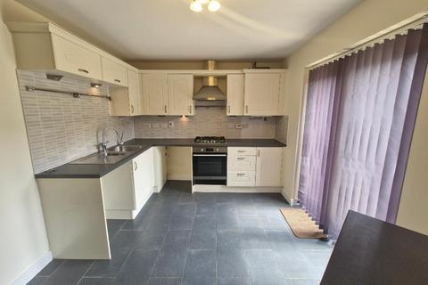 3 bedroom semi-detached house to rent, Desborough, Desborough NN14