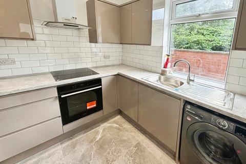 2 bedroom end of terrace house to rent, Griffin Grove, Manchester, Greater Manchester, M19