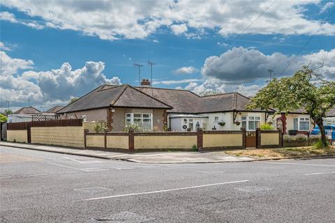 2 bedroom bungalow for sale, Oakengrange Drive, Southend-on-Sea, Essex, SS2