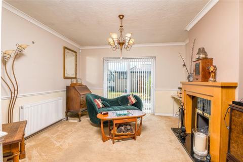 2 bedroom bungalow for sale, Oakengrange Drive, Southend-on-Sea, Essex, SS2