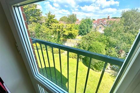 1 bedroom flat for sale, St Botolphs Road, Worthing, West Sussex, BN11 4JT