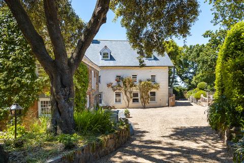 undefined, La Rue du Hechet, Castel, Guernsey