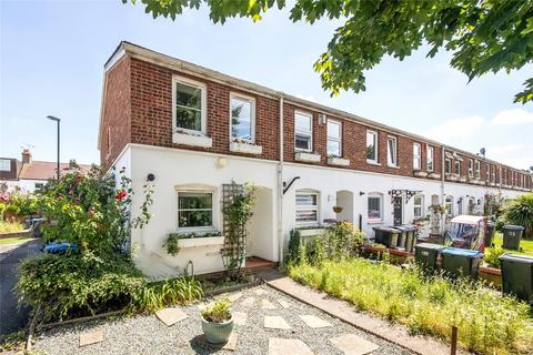 2 bedroom end of terrace house for sale, St. Lukes Close, London, SE25