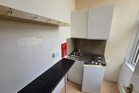 Studio to rent, Flat 2 , A Fulford Road, Scarborough