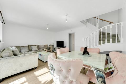 8 Chiltern Close, Croydon, CR0 5LZ
