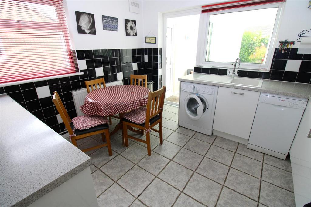 The Winter Knoll, Littlehampton 2 bed semidetached bungalow for sale £390,000