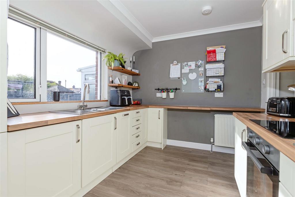 For Sale by Aspire Residential -  Leeward Close