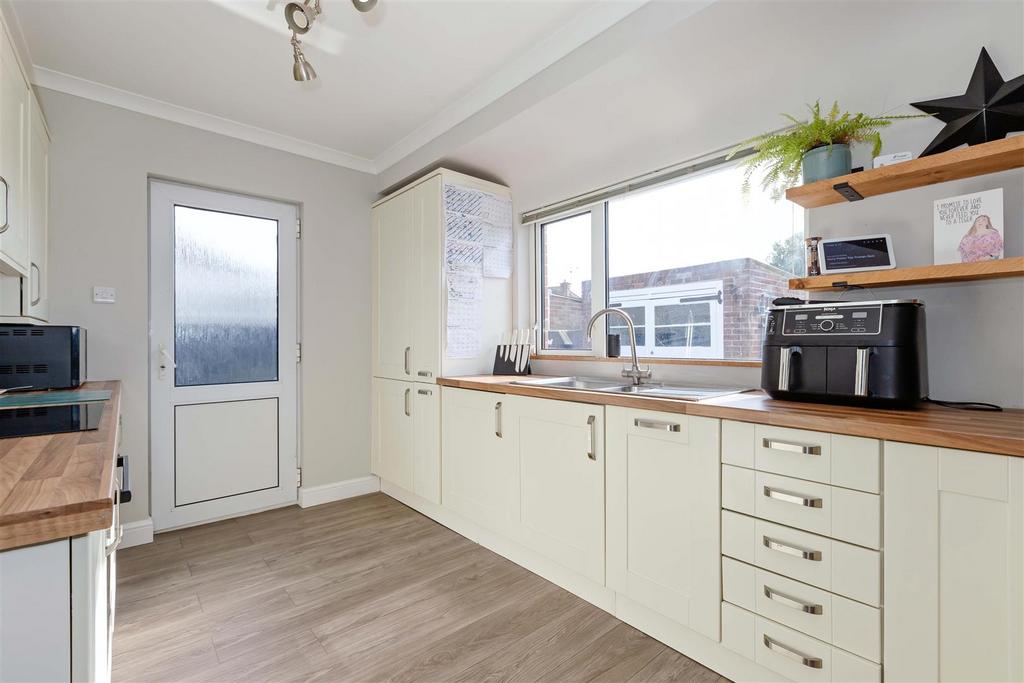 For Sale by Aspire Residential -  Leeward Close