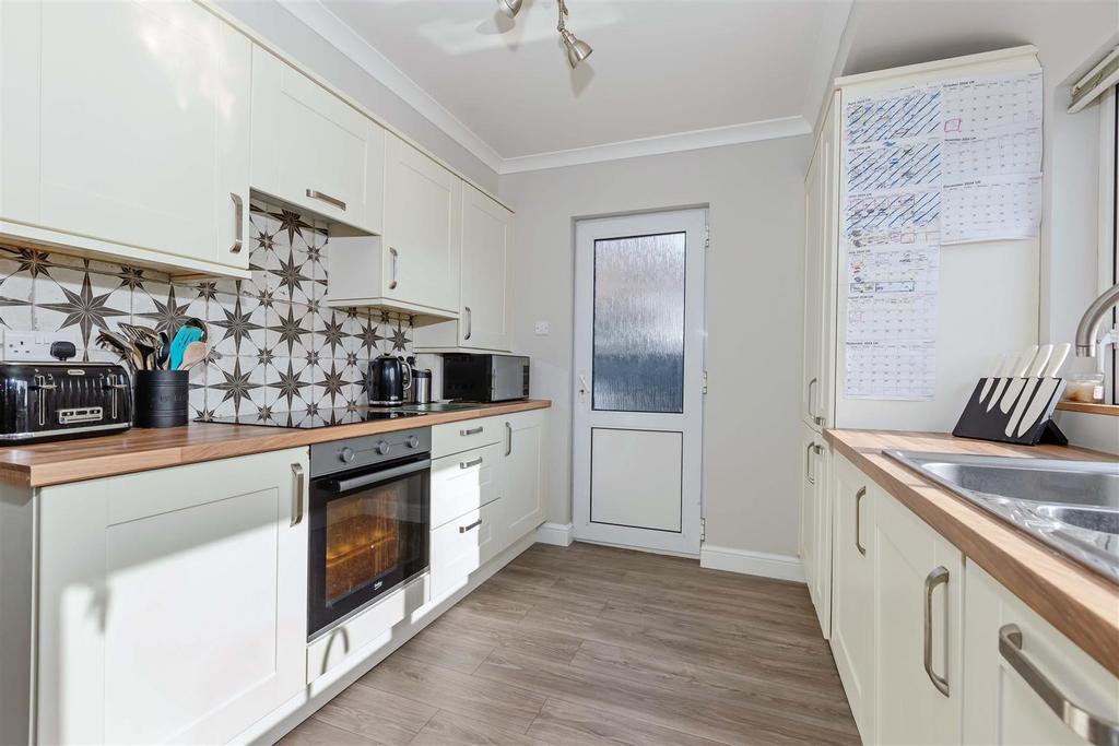 For Sale by Aspire Residential -  Leeward Close