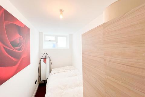2 bedroom ground floor flat to rent, London Road, Croydon