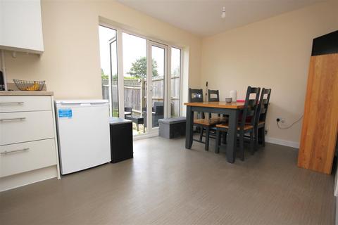 24 Alnwick Close, Rushden, NN10 0TB