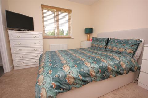 24 Alnwick Close, Rushden, NN10 0TB