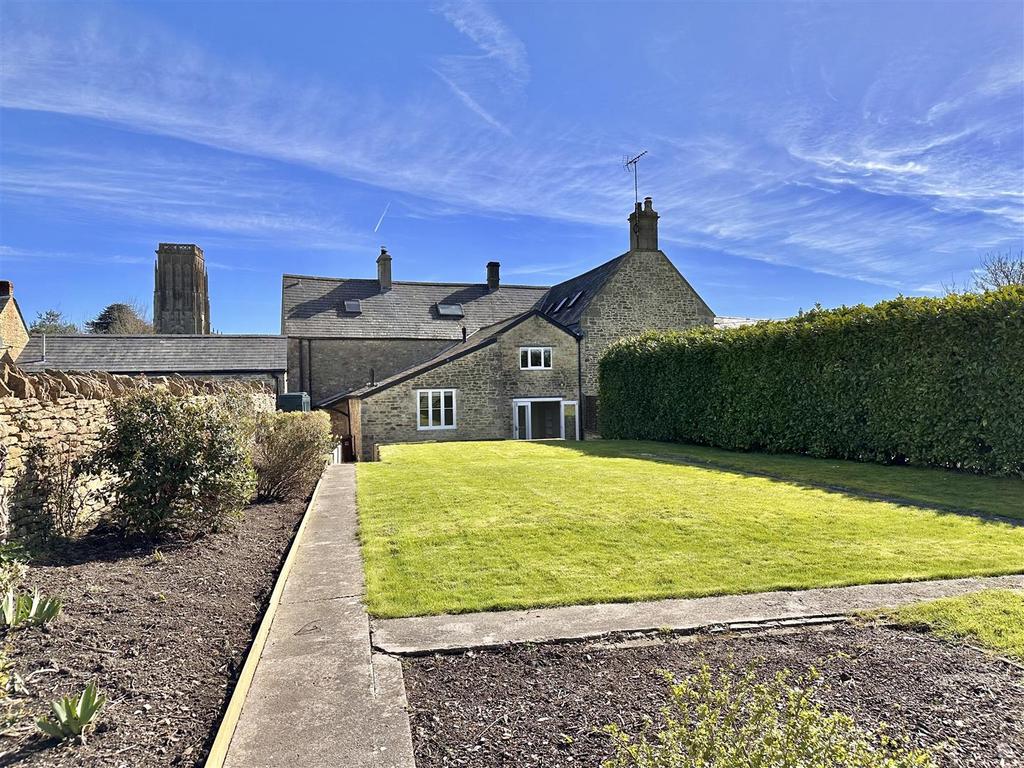 Shepton Mallet 3 bed cottage to rent £2,000 pcm (£462 pw)