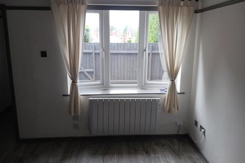 2 bedroom terraced house to rent, Maple Close, Burbage