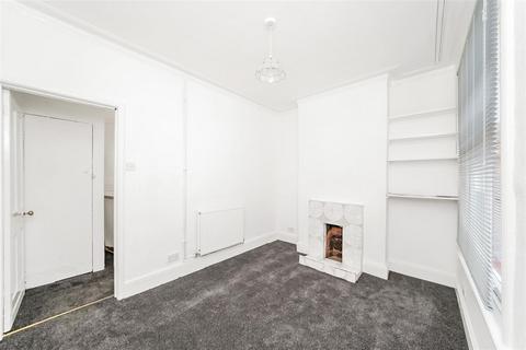 2 bedroom terraced house to rent, Moselle Avenue, London N22