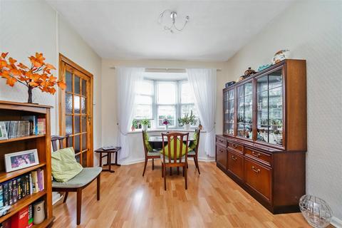 3 bedroom terraced house for sale, The Roundway, London N17