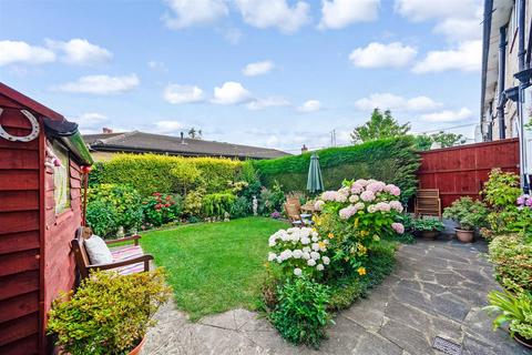 3 bedroom terraced house for sale, The Roundway, London N17
