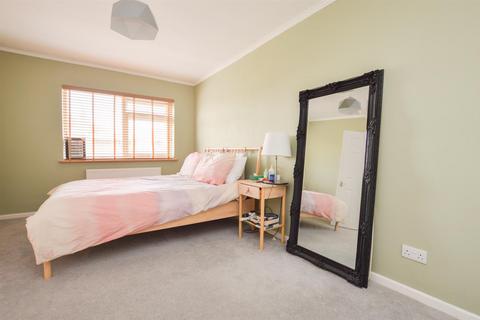 2 bedroom flat to rent, Seaside, Eastbourne