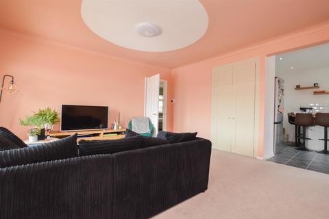 2 bedroom flat to rent, Seaside, Eastbourne