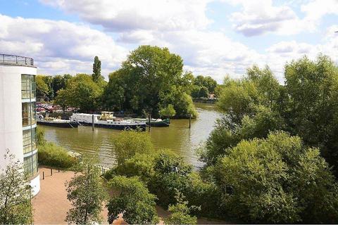 2 bedroom apartment to rent, Ferry Quays, Brentford, TW8