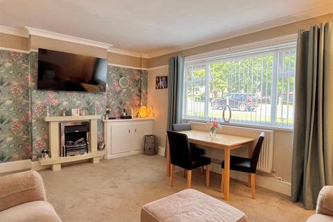 2 bedroom ground floor flat for sale, Eachelhurst Road, Walmley, Sutton Coldfield
