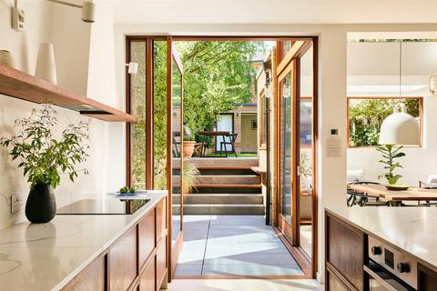 38 Stile Hall Gardens, London, W4 3BU