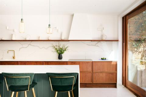 38 Stile Hall Gardens, London, W4 3BU