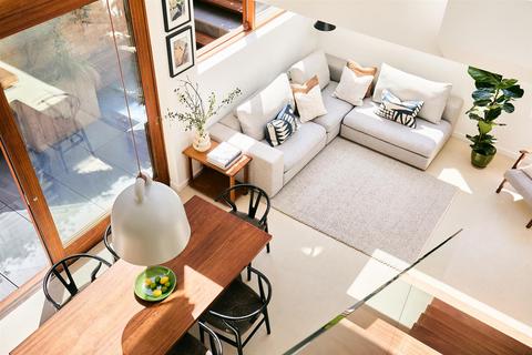 38 Stile Hall Gardens, London, W4 3BU