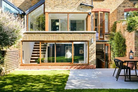 38 Stile Hall Gardens, London, W4 3BU