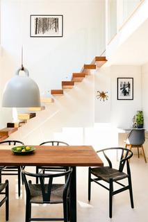 38 Stile Hall Gardens, London, W4 3BU