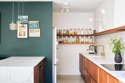 38 Stile Hall Gardens, London, W4 3BU
