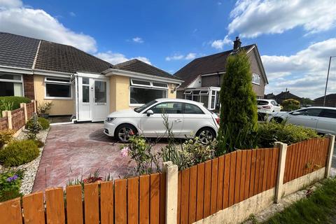 3 bedroom detached bungalow to rent, Clive Road, Westhoughton, Bolton