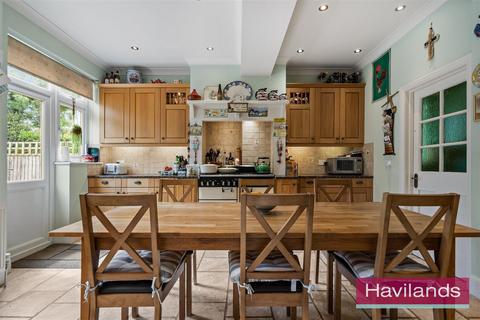 101 Green Dragon Lane, London, N21 2NL