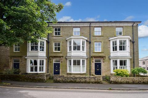 Hardwick Square South, Buxton