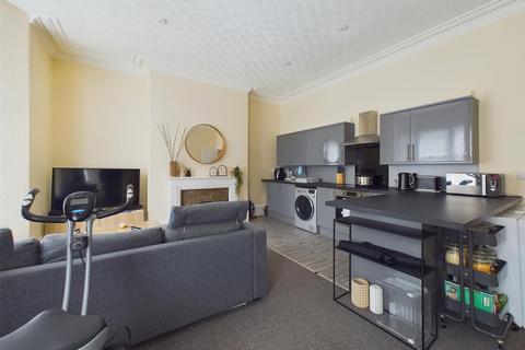 2 bedroom flat for sale, Spring Gardens, Buxton