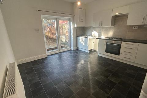 2 bedroom terraced house to rent, Miriam Street, Failsworth, Manchester