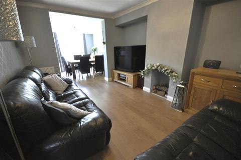 3 bedroom end of terrace house for sale, Lake Gardens, Dagenham