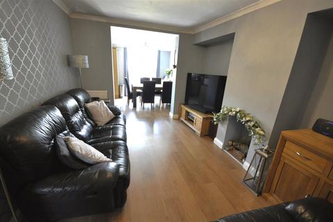 3 bedroom end of terrace house for sale, Lake Gardens, Dagenham