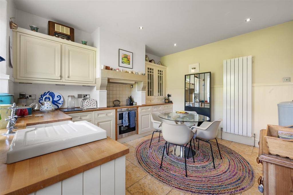 Kitchen-diner from back door.jpg