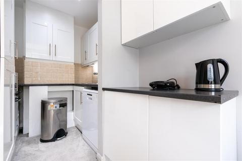 1 bedroom apartment to rent, Avenfield House, Park Lane, Mayfair