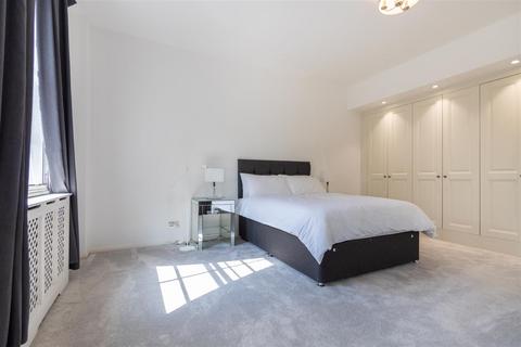 1 bedroom apartment to rent, Avenfield House, Park Lane, Mayfair