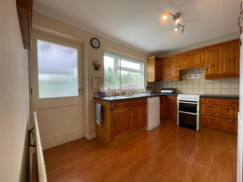 41 leeming kitchen.jpg